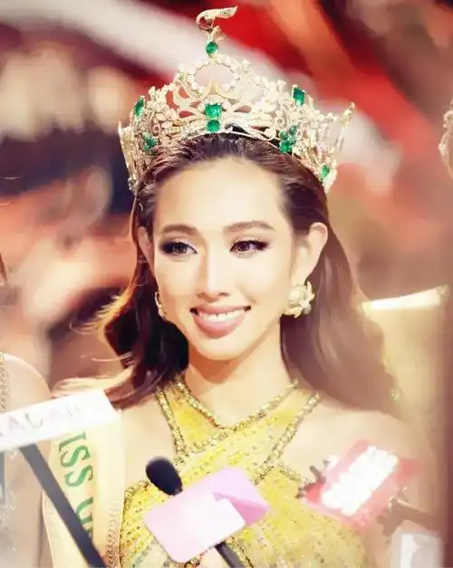 越南国宝级美人,黄金比例身材气质绰约,穿搭礼服华贵雍容