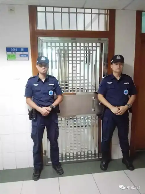 新款警服上线帅到没朋友