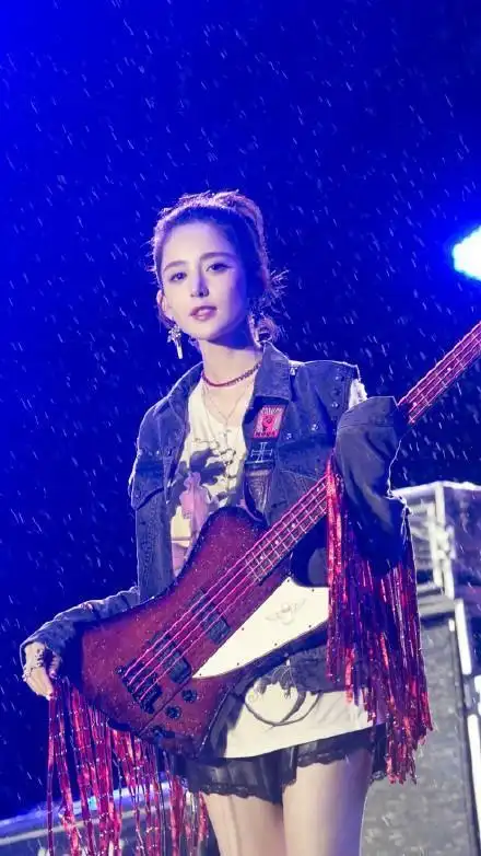 缝纫机乐队丁建国啊丁建国被你的腿圈粉了