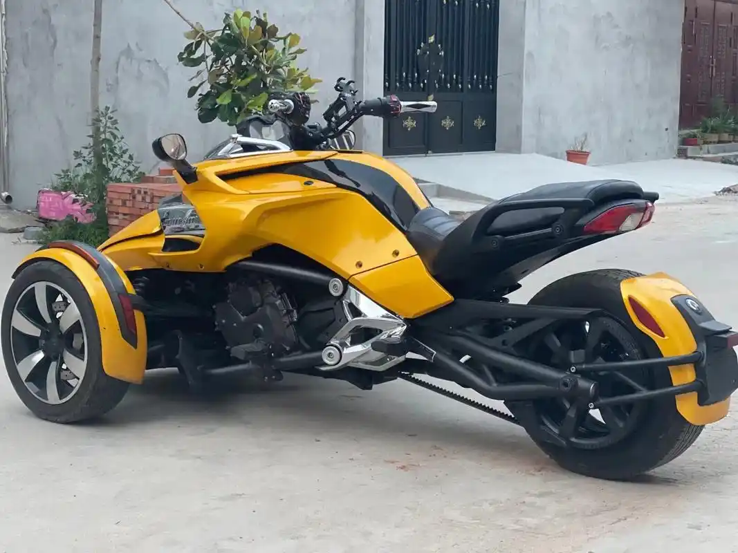 品鉴:2016庞巴迪can-am f3s 顶配 三缸巨兽拨片换挡6速 abs 定速巡航