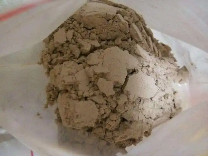 这样打出来的三七粉本身没有晒干,水份超标,长时间放置也会产生霉变