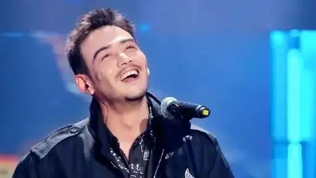 杨烁唱歌你肯定没听过超迷人的烟嗓一听就陶醉