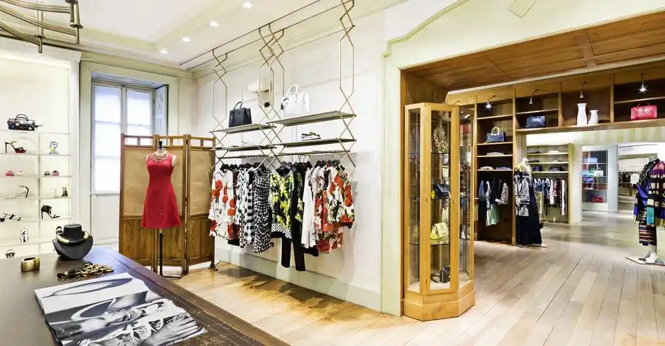 新古典风格女装店铺装修效果图_装信通网效果图