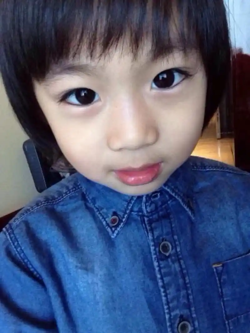 奥莉大名李馨琪,neinei大名吴欣怡,看到kimi大名我笑了!