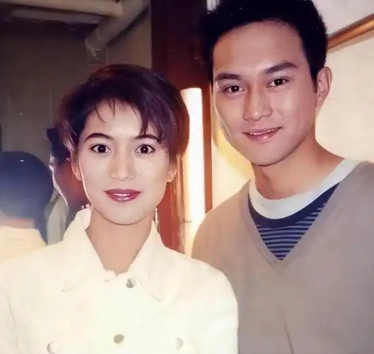 21年后再看张智霖才发现他能娶到袁咏仪做老婆到底多幸运