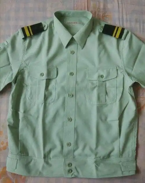 所有服装包括87式制式衬衣,87式士兵冬常服,87式校官大衣,87式夏作训