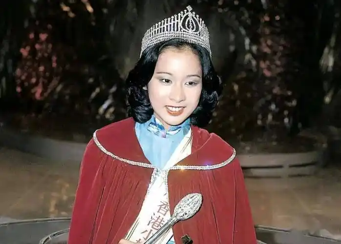 朱玲玲曾参加港姐选美比赛,凭借着靓丽的外形,她一举击败众多对手