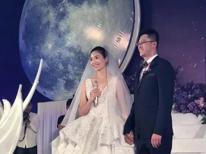 女排队长魏秋月晒孕照官宣怀孕,网友隔空喊话惠若琪:你也要加油