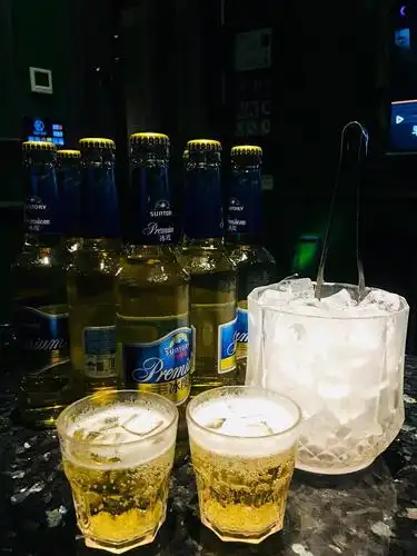 这就是我们的风格,哈哈哈989898,两个人来到ktv就开了一个小包