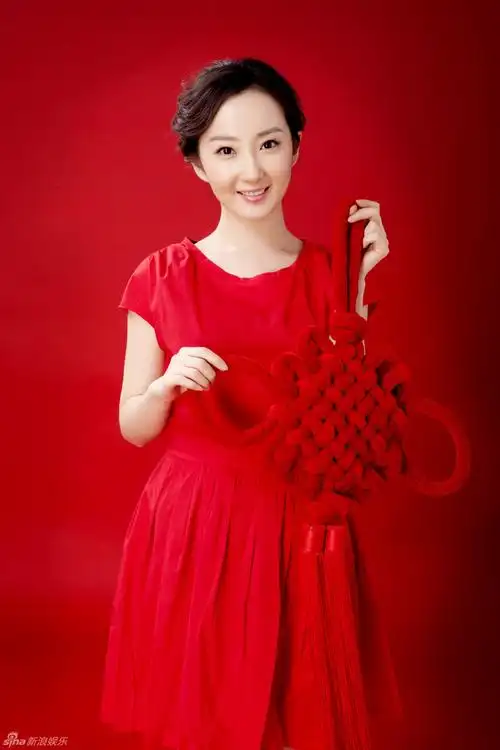 程媛媛红色礼服节日大片