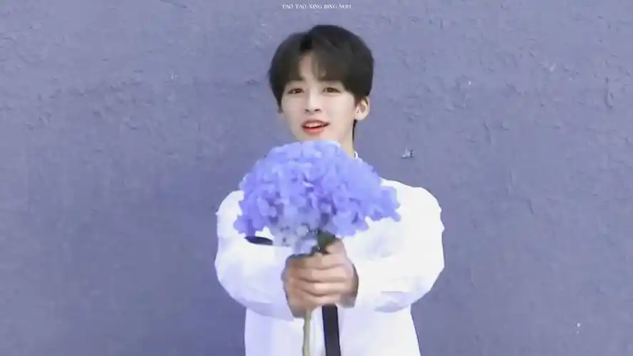 " 在文末,祝我的何洛洛宝贝生日快乐.