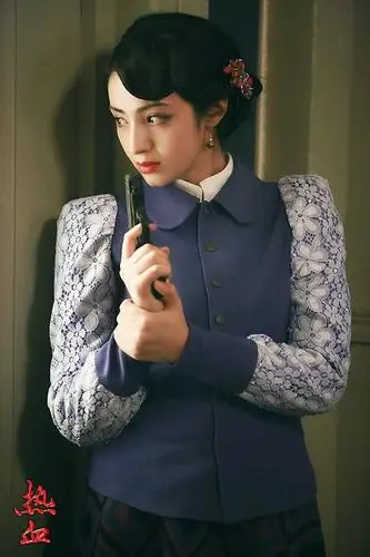 《热血》今晚开播 麦迪娜化身民国"双面娇娃"