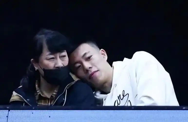 王芳作为中国女篮的代表性人物之一,对于中国篮球的发展做出了巨大