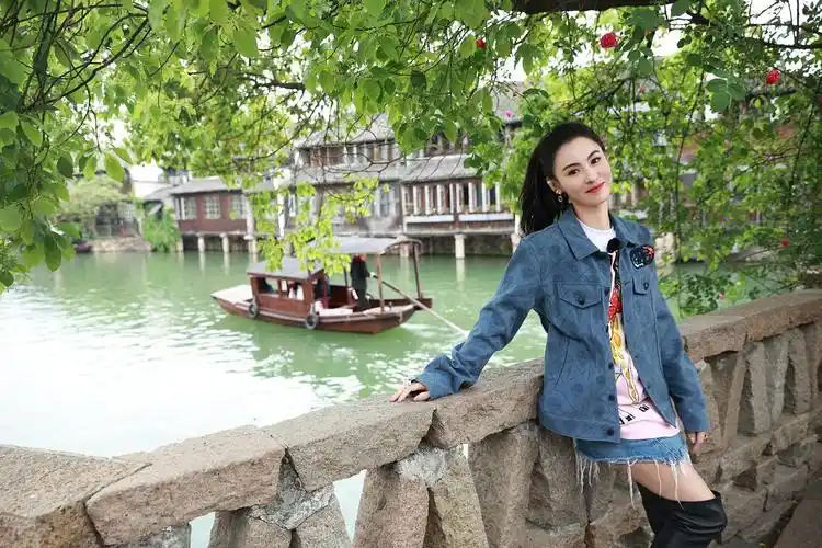 422张柏芝江南水乡展旖旎屋衍风铃声悦耳小姐姐我是张百知与乌镇的