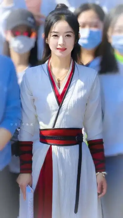 有翡|赵丽颖杀青 cr.千椿渡