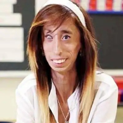 京都企业spread公司计划在这个农场种植1000万株生菜,由机器人包办