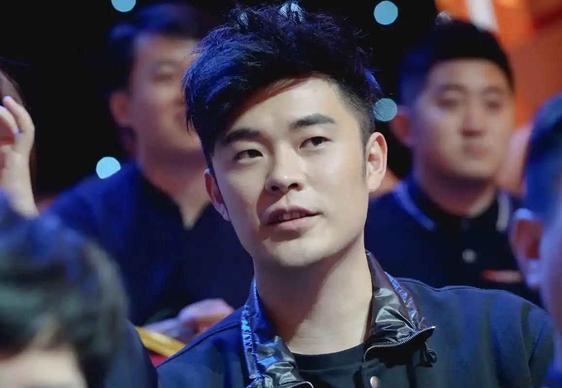 吃热狗图片被陈赫印成衣服卖钱,王思聪微博回应让人大跌眼眶!__凤凰网