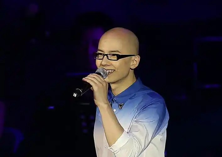 p>平安(anson ping),1978年11月9日出生于上海市,中国流行男歌手.