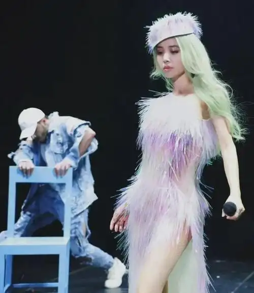 蔡依林呀,这透视装不打马赛克都不敢看,她怎么这么大胆