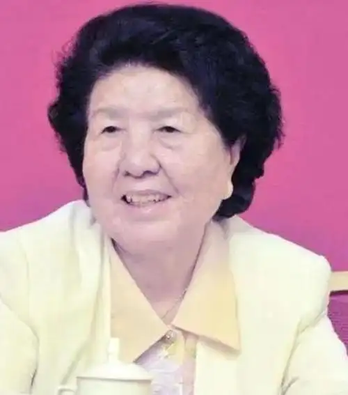 她曾担任江西省委书记,是我国第一个女省委书记,为官清正廉洁|省长|顾