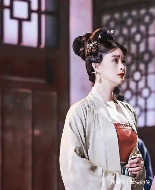 蒋欣再现古装造型,颠覆了华妃娘娘,网友感叹:温婉大气_气质_自带_女神
