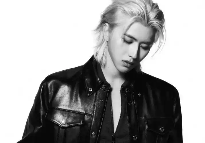 深度| 中档奢侈品请明星救市_蔡徐坤_prada_versace