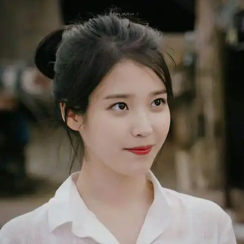 有没有iu丸子头吊带的照片?