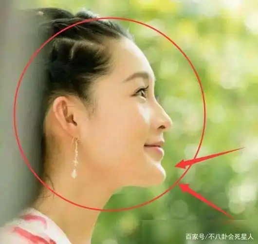 这8位明星的下巴杨紫出现凹坑蔡徐坤被说尖下巴