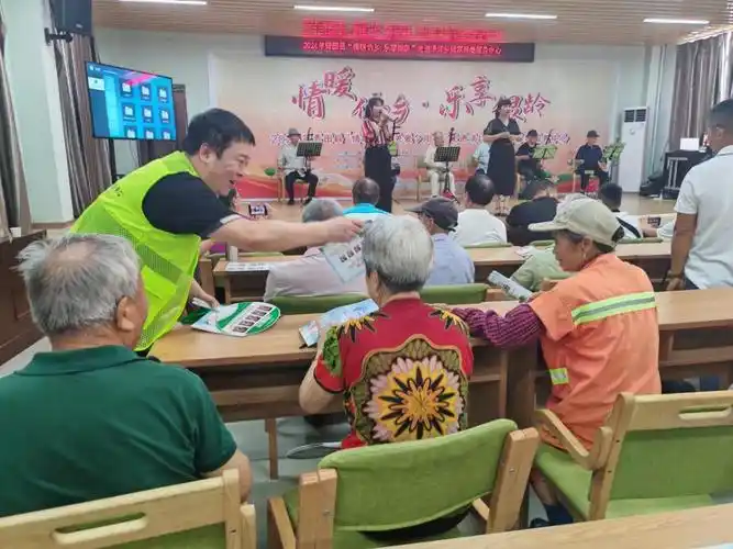 县老年电视大学特别选送的舞蹈《共圆中国梦》中拉开活动帷幕.