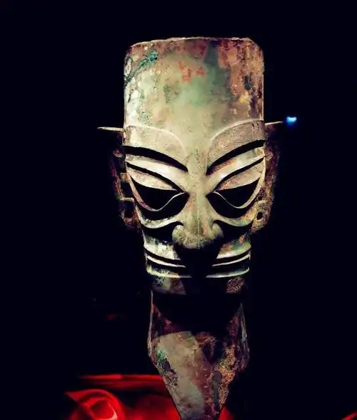 原创三星堆青铜面具因何神秘是巫的一种存在现在应该被称艺术