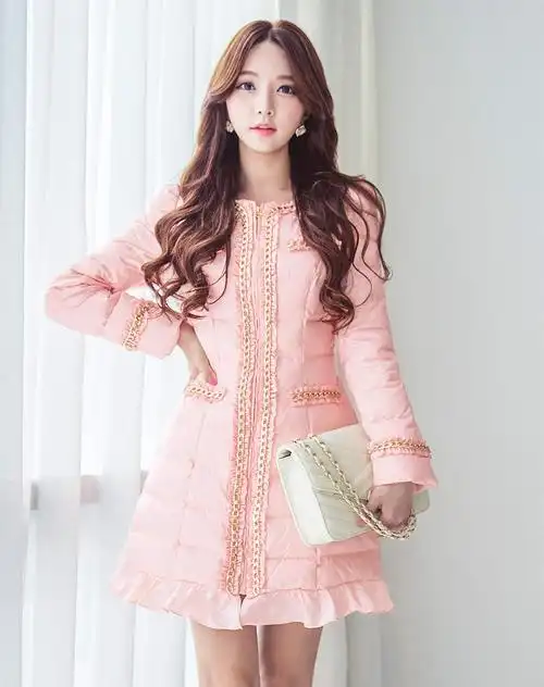 粉红大布娃娃dabuwawa 粉色钉链条荷叶边长款羽绒服