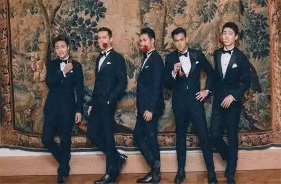 同样令人难忘的是,那天袁弘带来了一支被誉为"史上最帅伴郎团"的队伍.