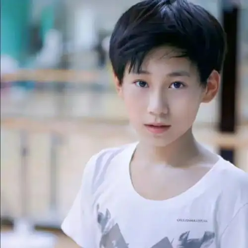 分享一些手机相册里小时候的真源#张真源#时代少年团张真源