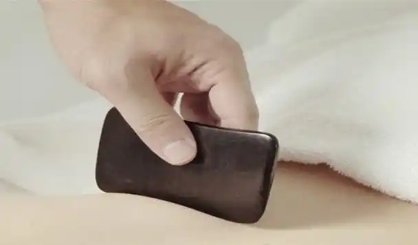 刮痧的好处这么多,但这些人却要注意!