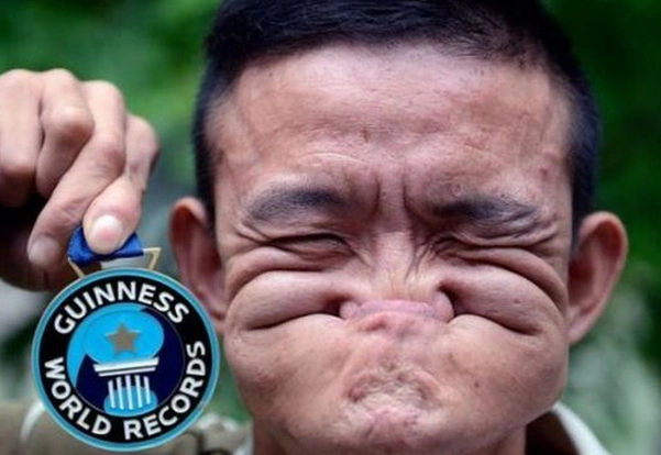 国内一男子扮丑破吉尼斯纪录能一秒变成最丑的人