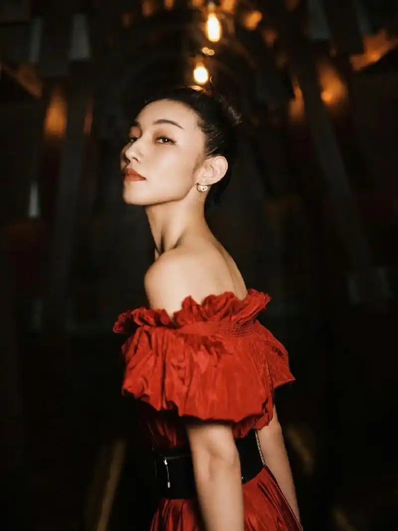 邓婵玉的扮演者那尔那茜,想看她和妲己谈恋爱[酸]期待他们两个合作