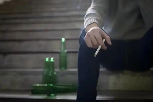 我只有孤独和酒:他不跟我走我不怪他.82.