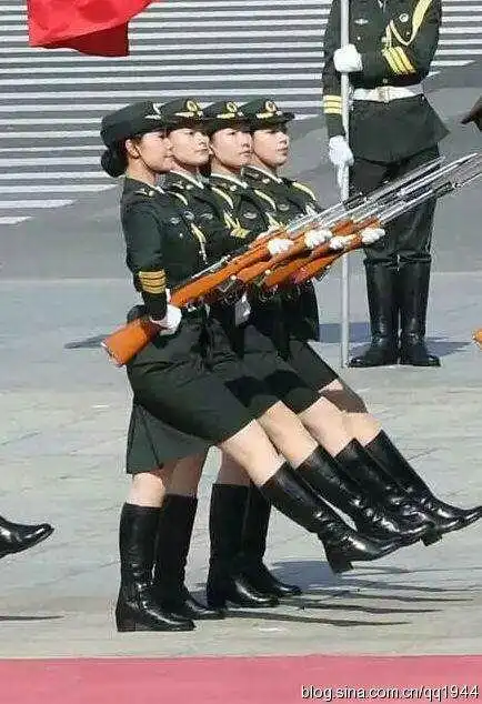 英姿飒爽的解放军女仪仗兵