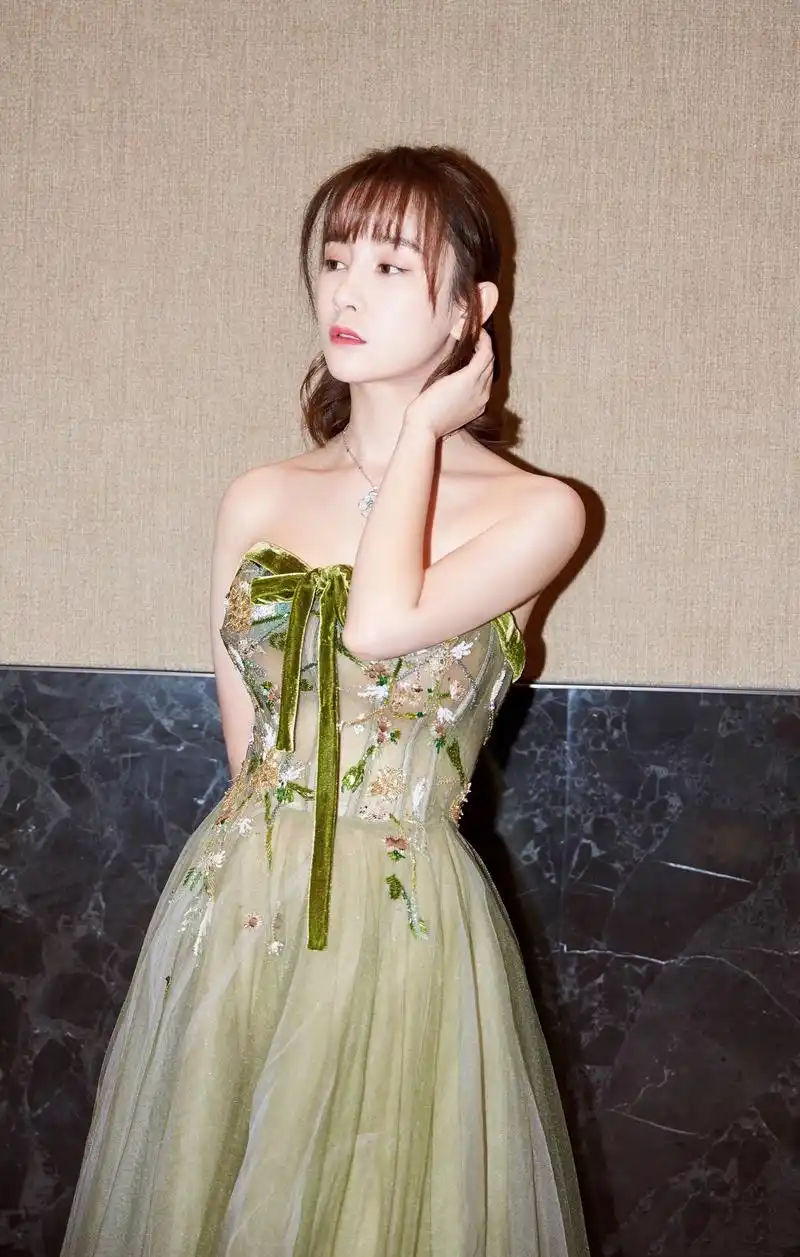 张檬写真美图:貌美如花,楚楚动人