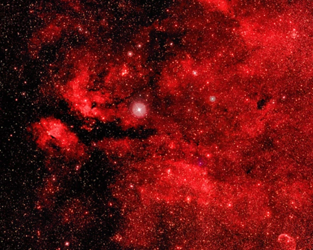 这是靠近北十字星中央的区域.