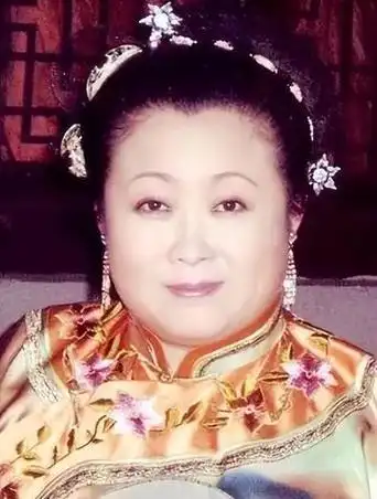 58岁女演员张海燕疑似包养20岁男模高调秀恩爱以妈咪儿子互称