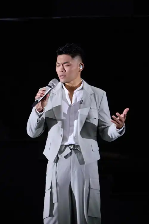 李玖哲怎么变成李八五折##李玖哲改名