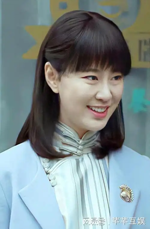 王乐君自曝被胡歌砸断锁骨,言语阴阳怪气遭网友回怼,本人再回应|演员