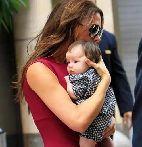 小七8年看维多利亚秀展名媛气质日益增长而第二次是最惊艳的