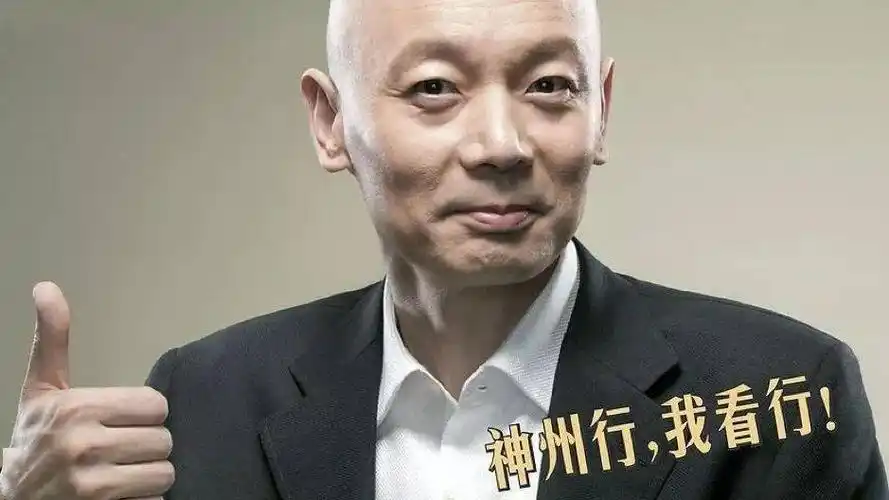 葛优,很多人第一印象要么是瘫在沙发上的葛大爷,要么是中国移动神州行