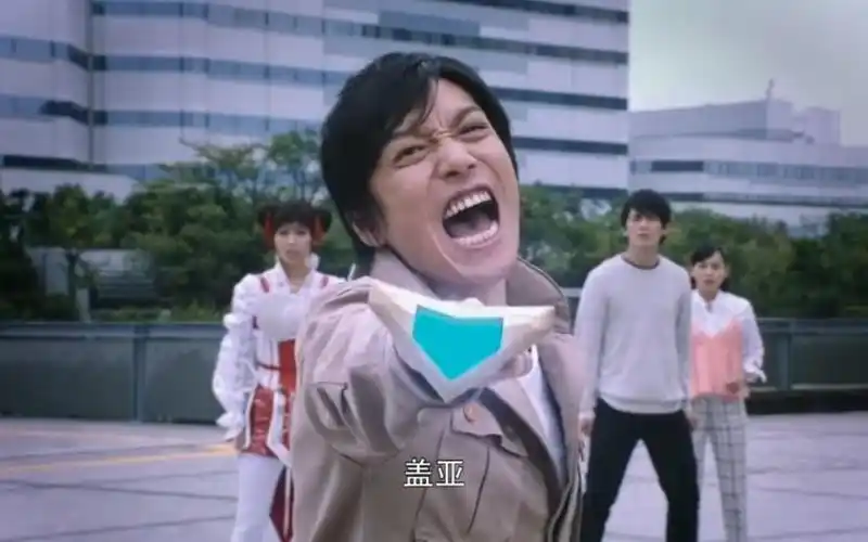 奥特曼变身一声盖亚唤醒了多少少年的梦