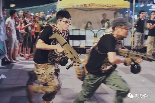 真人cs水弹枪比赛,只有你想不到的酷炫!