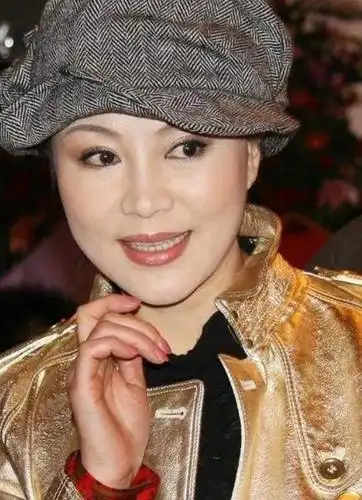 遭遇家暴后净身出户,为了儿子改变自己,荧屏上的女强人专业户