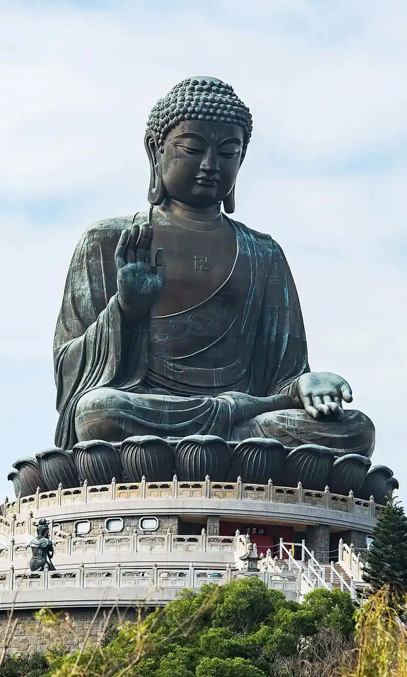 图文伙伴计划 香港天坛大佛,坐落在香港大屿山木鱼峰顶,宝莲 - 抖音