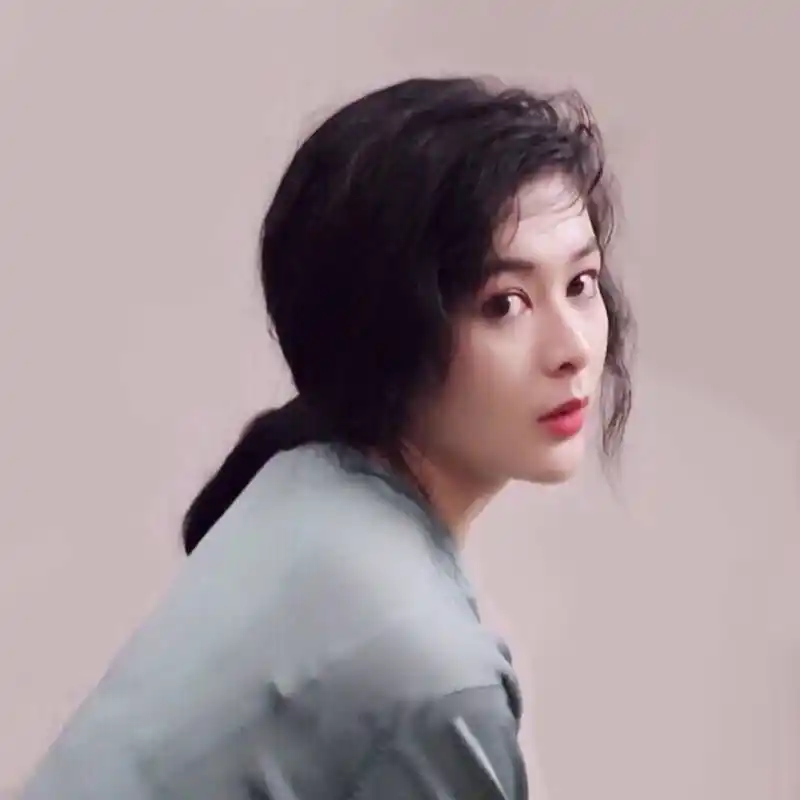 关之琳除了拥有无与伦比的美丽外表以外,她的身高和身材更是香港娱乐